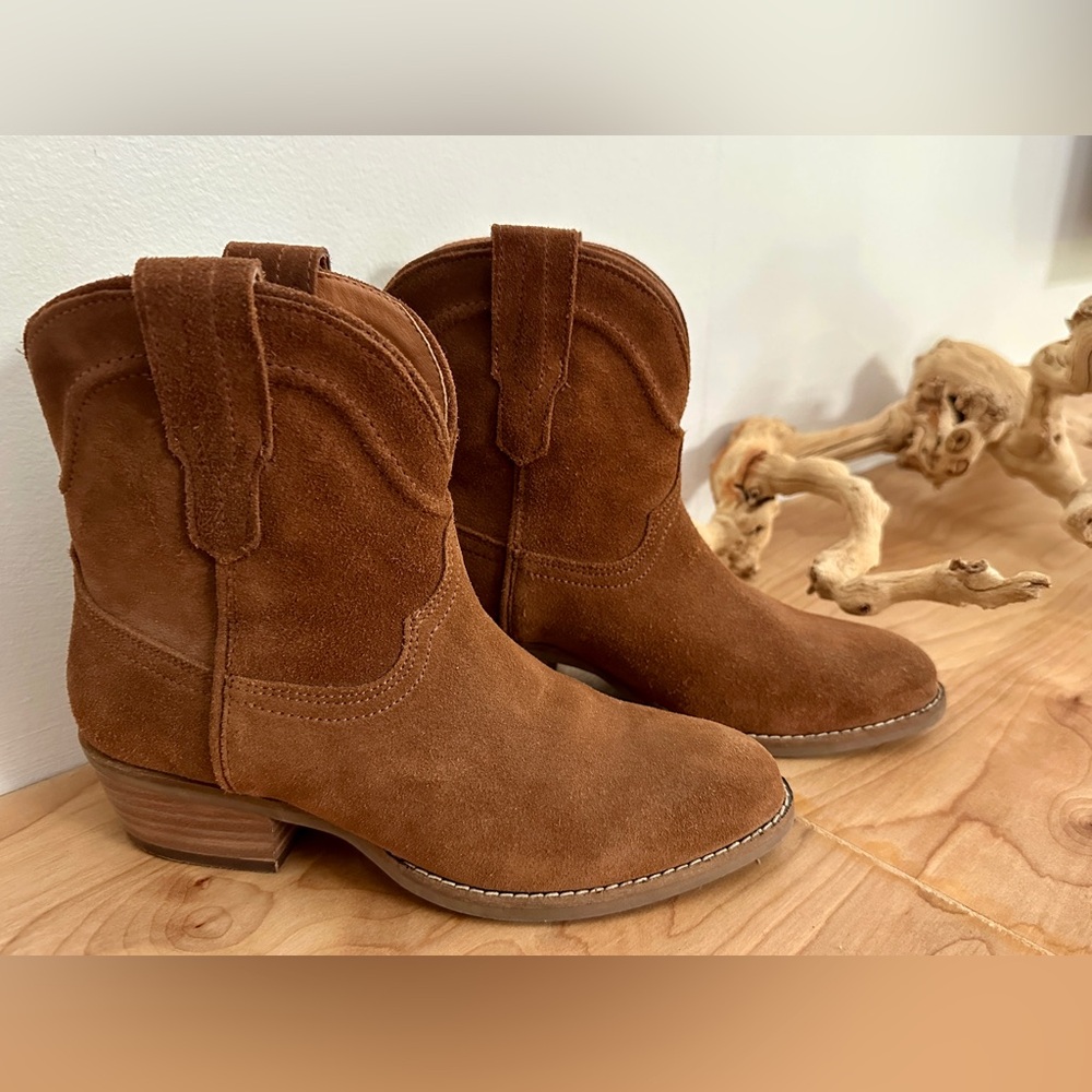 Dingo Suede Booties NIB
**See description for sizing** - Picture 3 of 11